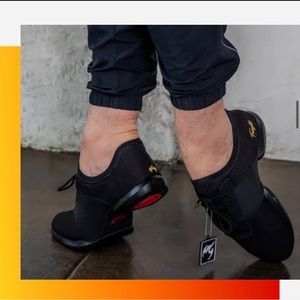 Fuego split sole dance sneaker. Size 5.5M